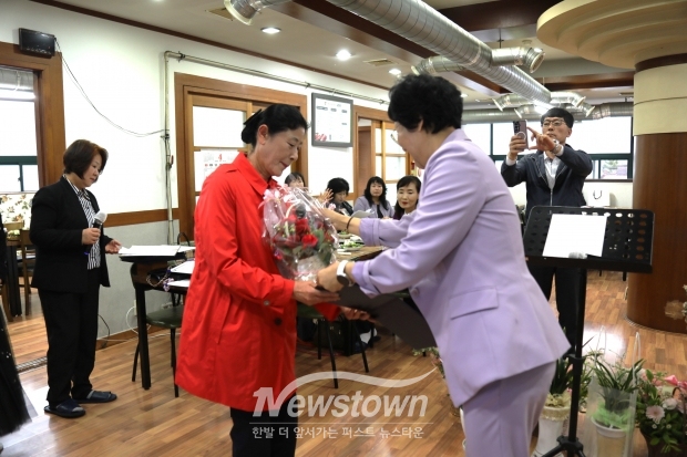 ​​목련회 경남지부 회장 이취임식/사진 김국진기자​​