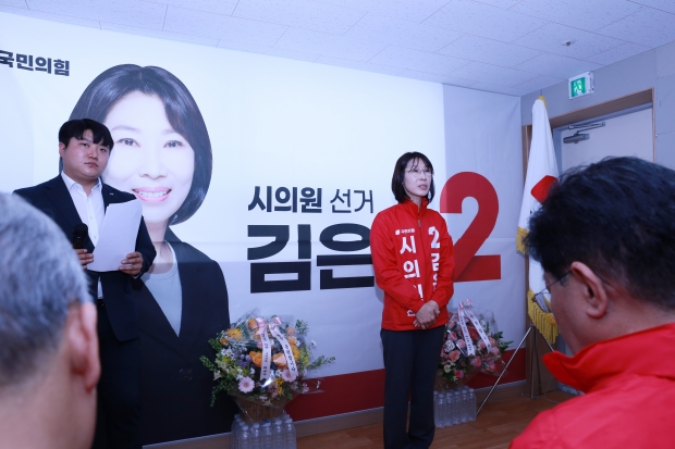 인사말하는 김은명 부산시의원 후보