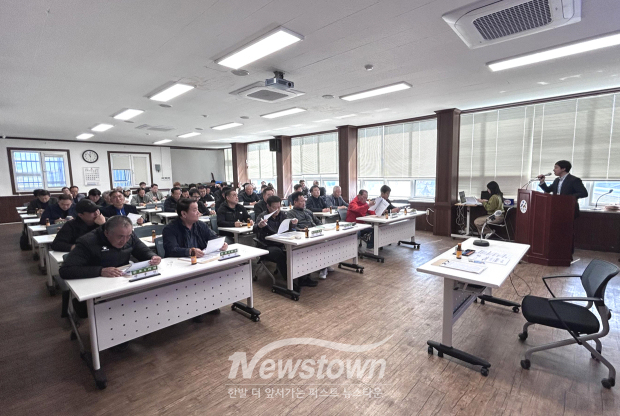 가설건축물TF팀 읍면동 이장회의 홍보(사진 / 아산시 제공)