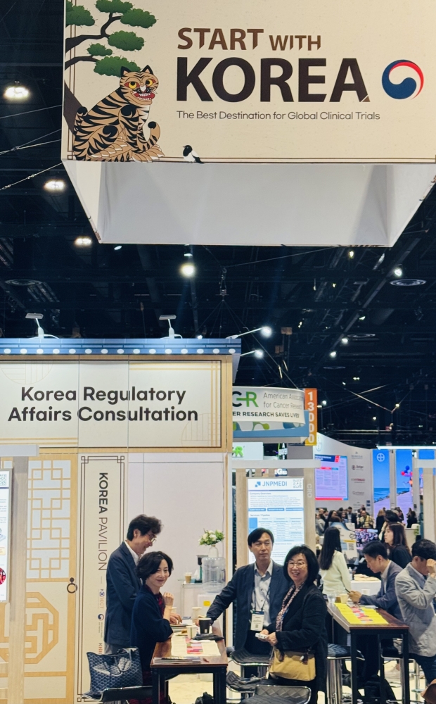 사진설명_좌측부터 SCL사이언스 양춘식부사장, SCL헬스케어 COO 백세연(SCL사이언스 대표이사), SCL헬스케어 이상후 CB센터장