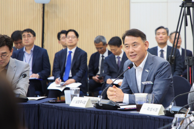 최현덕 남양주시장이 ‘민선9기 도지사-시장·군수 간담회’에서 희망 메시지를 발표하고 있다.