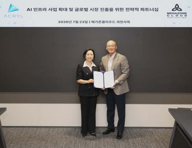 사진설명: 왼쪽 신현경 아크릴 부대표, 오른쪽 염동훈 메가존클라우드 대표