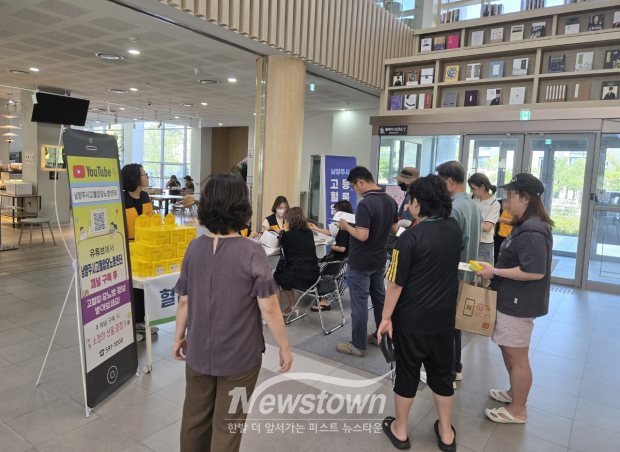 남양주시는 8월 한 달간 남양주시 고혈압·당뇨병등록교육센터와 함께 관내 도서관을 순회하며 ‘무더위 속 건강 지키기’ 캠페인을 운영한다. / 남양주시