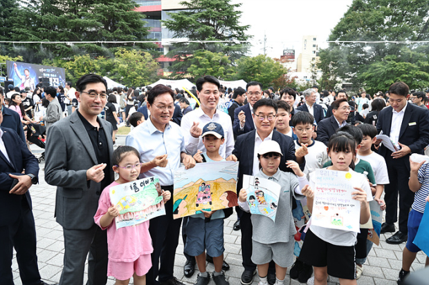 박완수 지사, BNK경남은행 가족문화 페스티벌 참석 모습/사진 경남도 제공