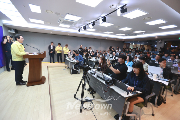 박수현 충남도지사 내포어린이병원 위탁 운영 기관 선정 기자회견(사진 / 뉴스타운)