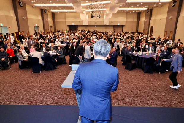 사단법인 대한기자연합회 출범식에 제물포구 하버파크호텔 행사장은 1,000여 명이 참석해 성황을 이뤄 고무적이라는 평가를 받았다.