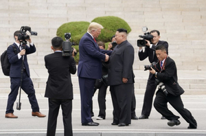 트럼프, 나토(NATO) 이어 이제 한국까지 압박